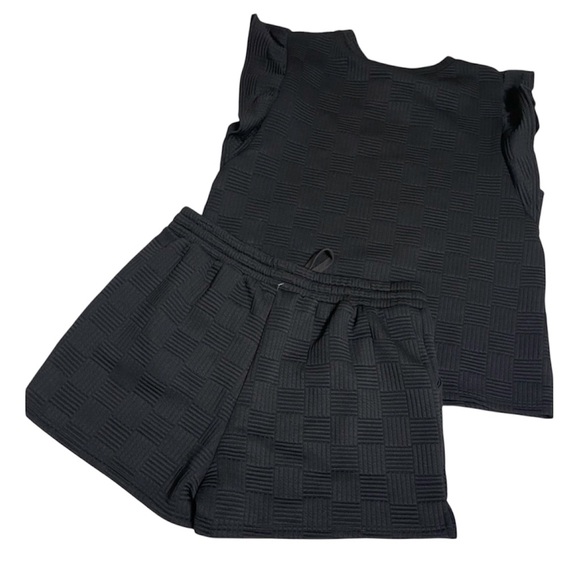 Black Boutique Textured Sleeveless Top and Shorts Set - Picture 2 of 7
